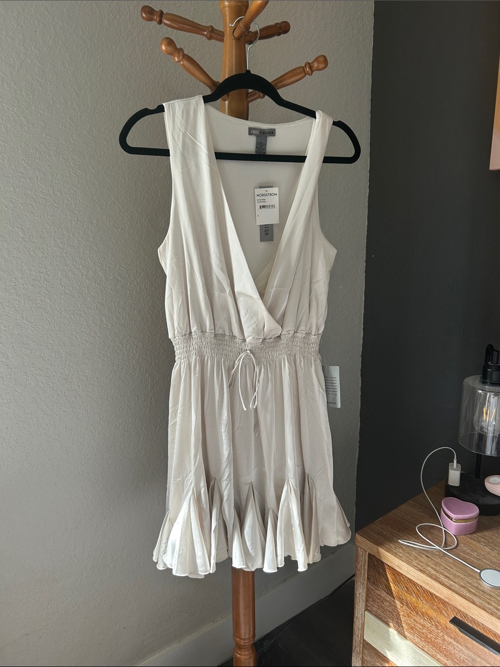 Love X Design White V-Neck Smocked Waist Mini Dress (Size Large)